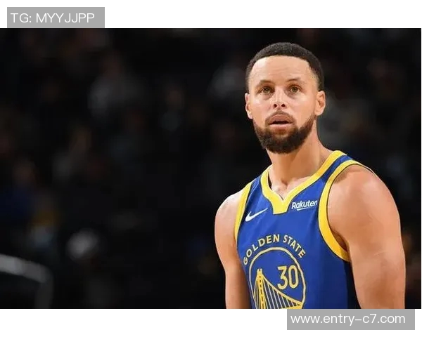 库里赞斯科蒂巴恩斯拼劲十足进攻篮板表现令人惊叹