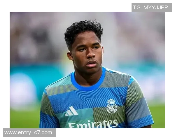 里昂官宣恩德里克租借加盟本泽马现身评论区为其加油助威