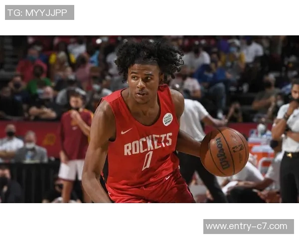 杰伦格林深夜回顾对公牛比赛录像反思提升自我表现